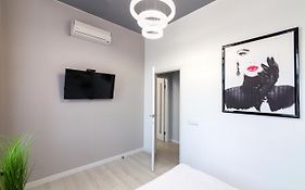 Leogrand Vip Apartments On Pidhirna 3
